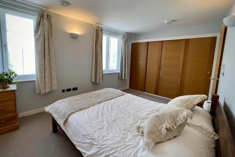 13 Valerio Mews, London, N1 4FB