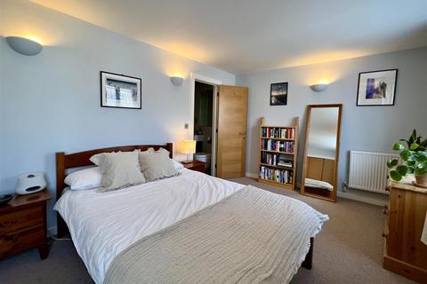 13 Valerio Mews, London, N1 4FB