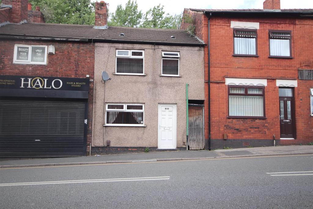 Castle Street, Tyldesley, Manchester... 3 bed terraced house £85,000