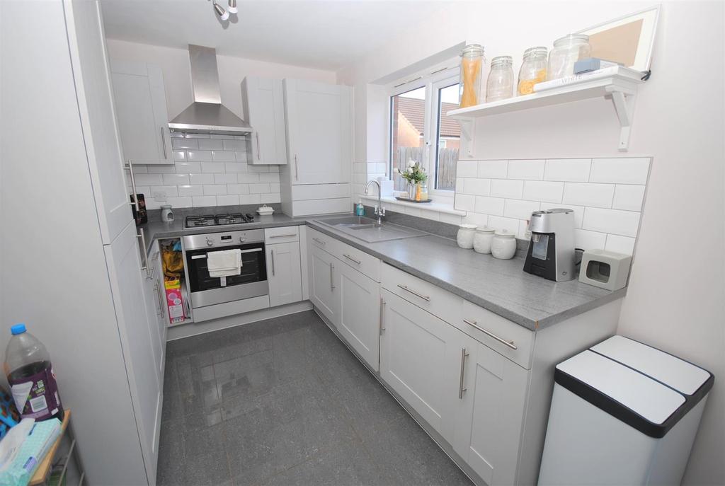 21bulaclosekitchen2.JPG