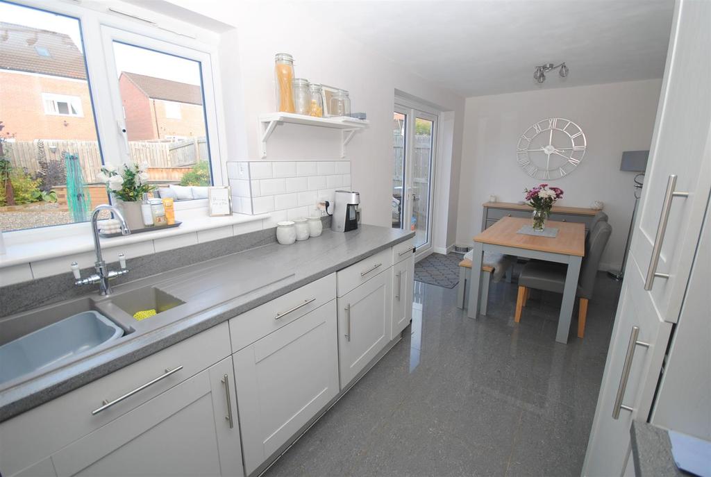 21bulaclosekitchen.JPG