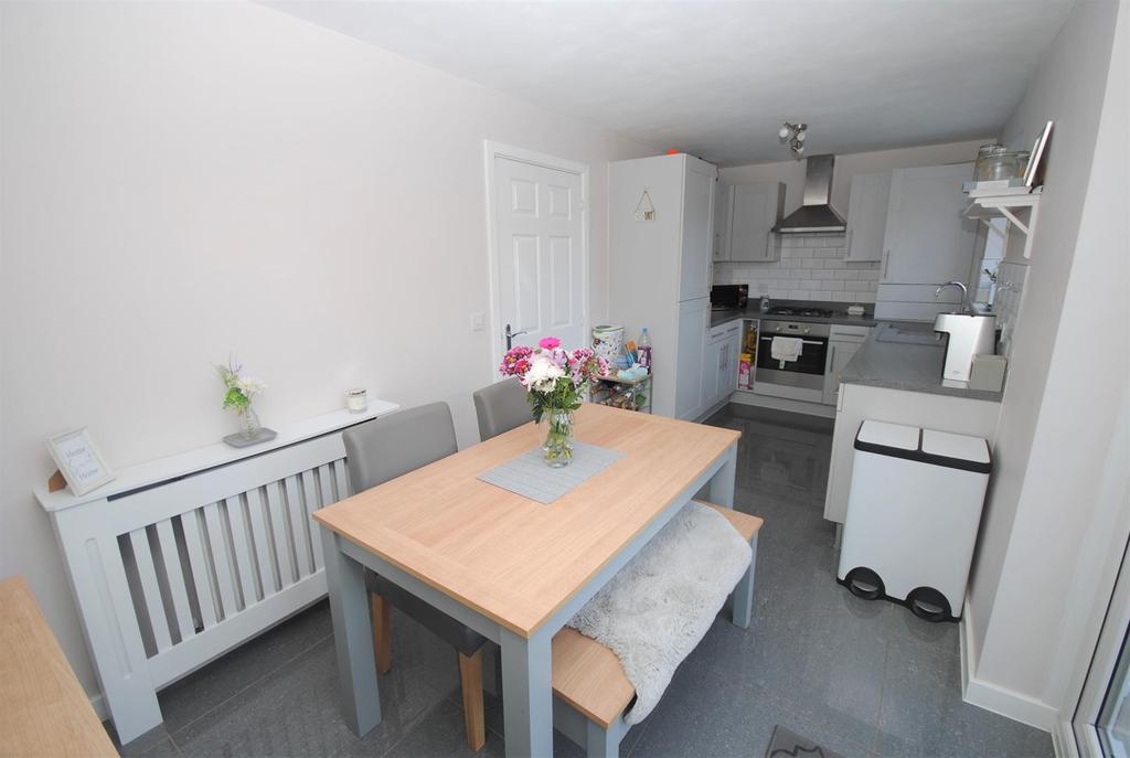 21bulaclosekitchen3.JPG