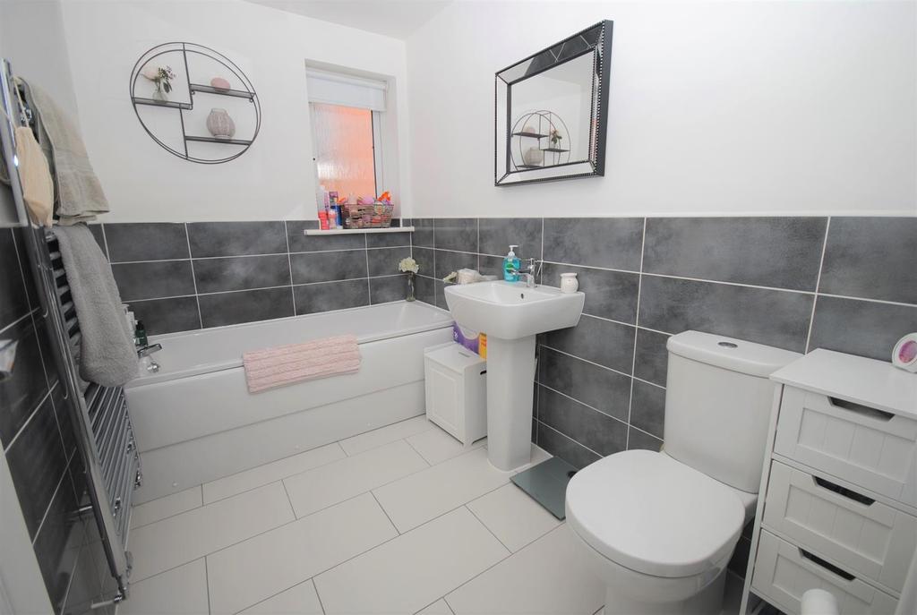 21bulaclosebath.JPG