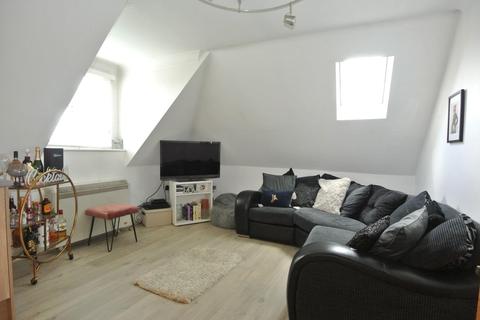 2 bedroom flat for sale - Albany Court, Chertsey Road, Ashford