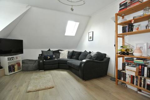 2 bedroom flat for sale - Albany Court, Chertsey Road, Ashford