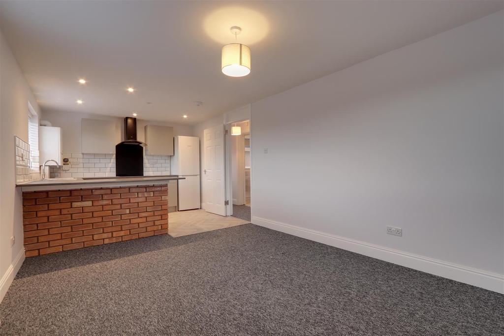 Salisbury Avenue, Cheltenham 1 bed apartment £800 pcm (£185 pw)