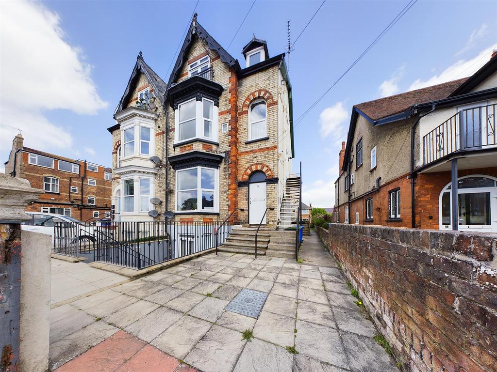 3 Sands Lane, Bridlington, Yorkshire 2 bed flat £115,000