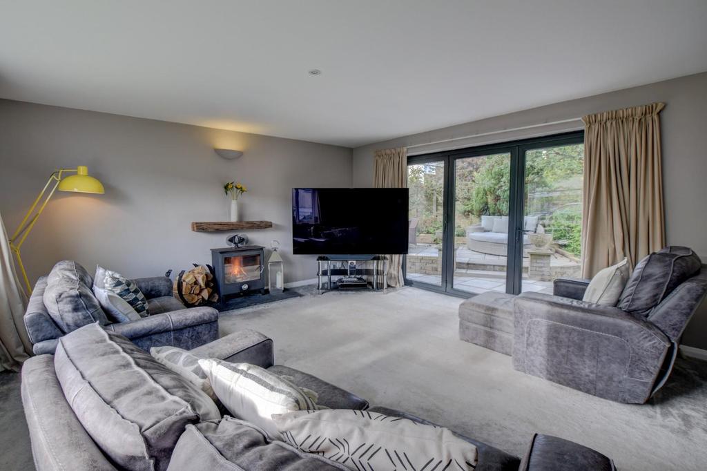 Southfield Drive, West Bradford, Clitheroe 4 bed detached house for