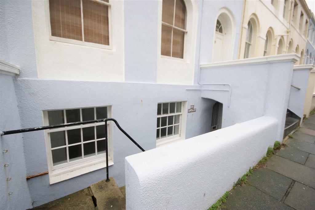East Ascent, St Leonards On Sea, East Ascent, TN38 0DS 2 bed flat £