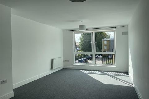 1 bedroom property to rent, Canal Road, Gravesend, Kent