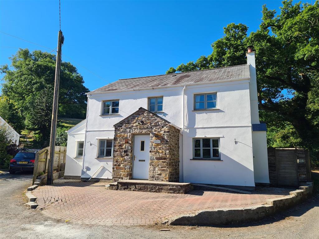 Daws House, Launceston 3 bed detached house £425,000
