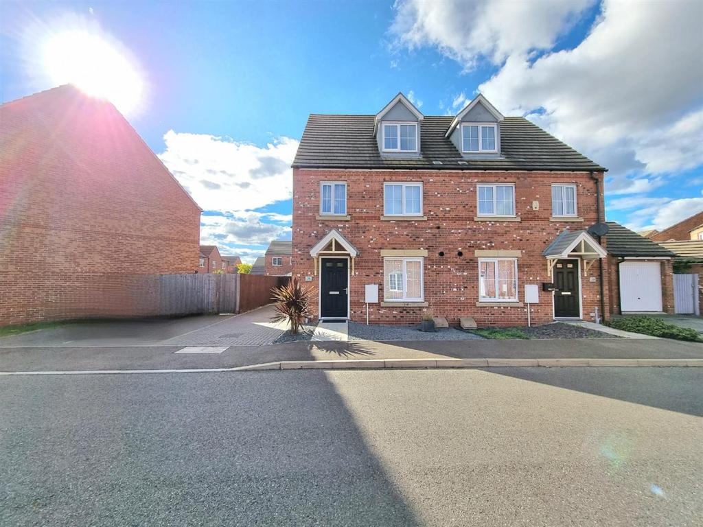 Tyne Close, Spalding 3 bed semidetached house £225,000