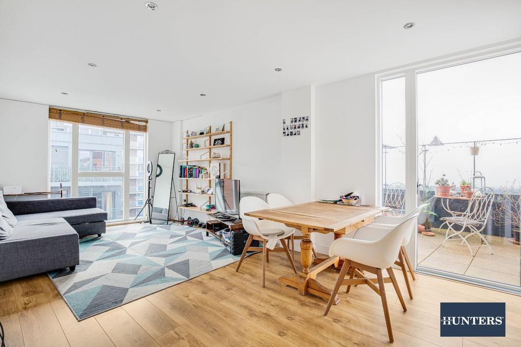 Whiston Road, London 2 bed apartment to rent £2,600 pcm (£600 pw)