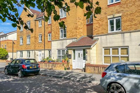 105 Bristol South End, Bristol, BS3 5BL
