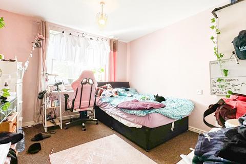 105 Bristol South End, Bristol, BS3 5BL