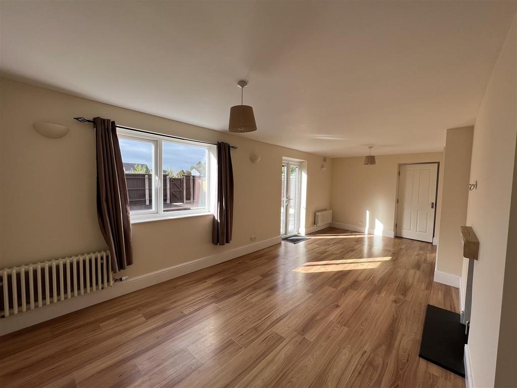 Trenchard Close, Newton, Nottingham 3 bed end of terrace house £875