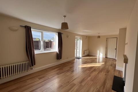 3 bedroom end of terrace house to rent, Trenchard Close, Newton, Nottingham