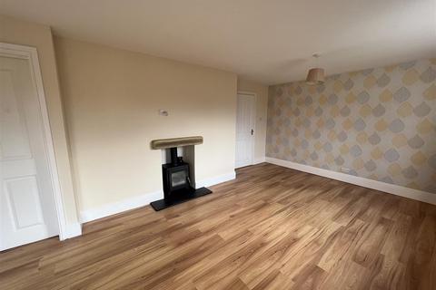 3 bedroom end of terrace house to rent, Trenchard Close, Newton, Nottingham