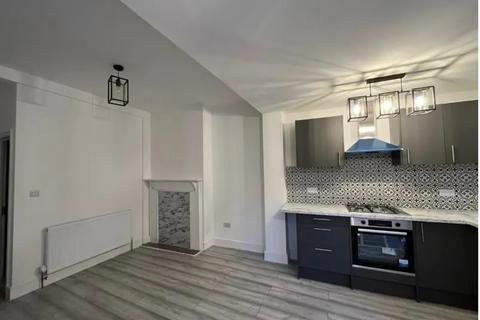 2 bedroom apartment to rent - Sudbourne Road, London, SW2