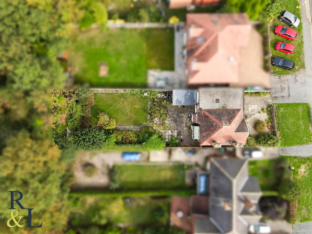 Ruddington Lane, Wilford, Nottingham 5 bed detached house £500,000