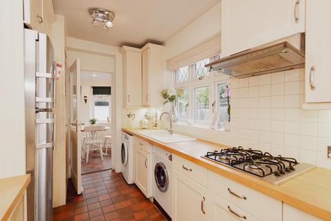 86 Tattenham Grove, Epsom, KT18 5QS