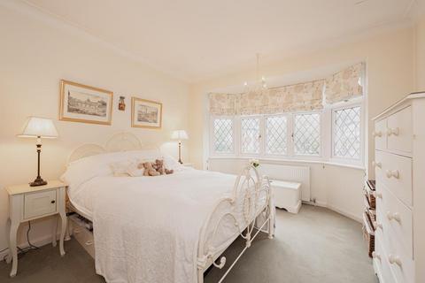 86 Tattenham Grove, Epsom, KT18 5QS