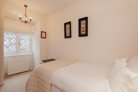 86 Tattenham Grove, Epsom, KT18 5QS