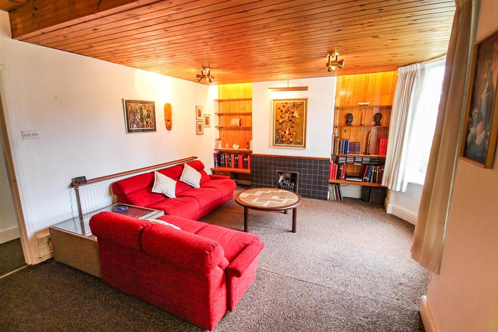 Princes Avenue, Caerphilly 4 bed semidetached house £399,995