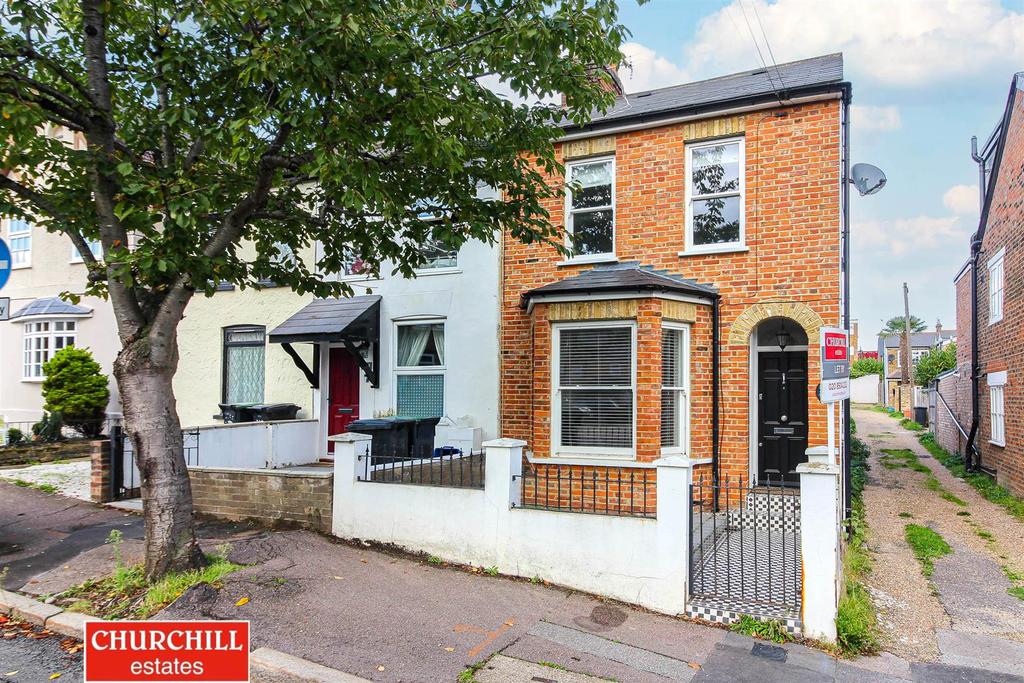 Princes Road, Buckhurst Hill 2 bed end of terrace house £1,895 pcm (£