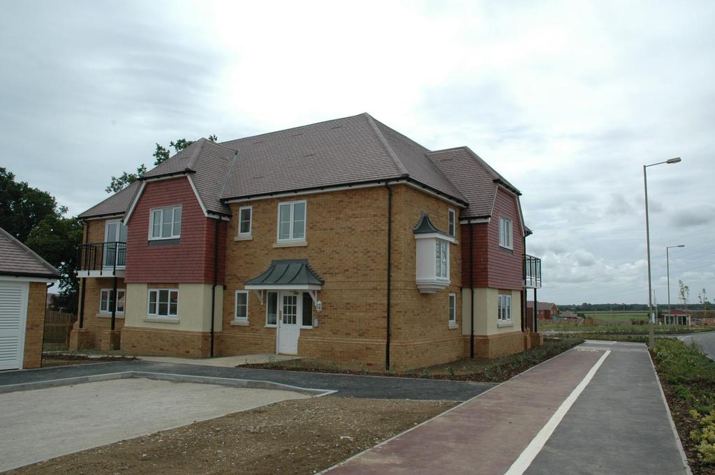 Brisley Close Chartfields Ashford Kent 2 bed flat £950 pcm (£219 pw)