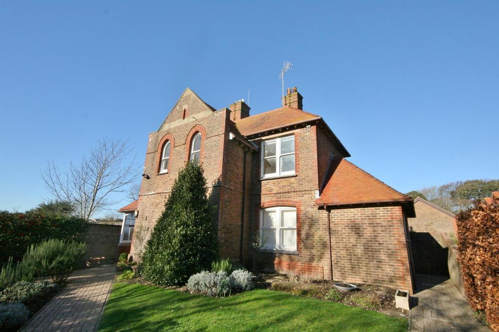 Rottingdean Place, Falmer Road... 2 bed flat £1,350 pcm (£312 pw)