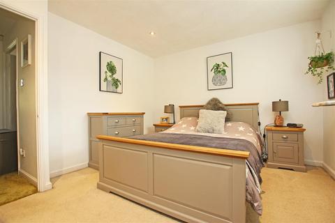 57 Earles Meadow, Horsham, RH12 4HR