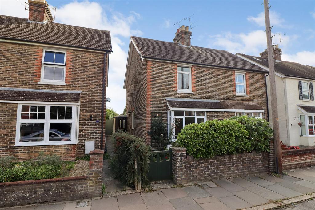 Purton Road, Horsham GUIDE PRICE... 3 bed semidetached house £450,000