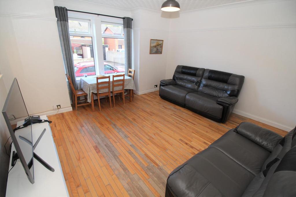 Margaret Street, Gourock 2 bed flat £78,000