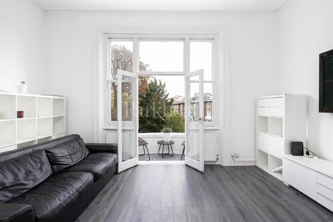 Flat 4, 14 Belsize Park, London, NW3 4ES