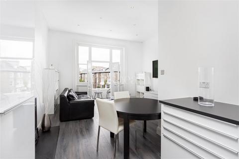 Flat 4, 14 Belsize Park, London, NW3 4ES
