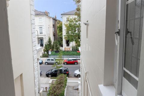 Flat 4, 14 Belsize Park, London, NW3 4ES