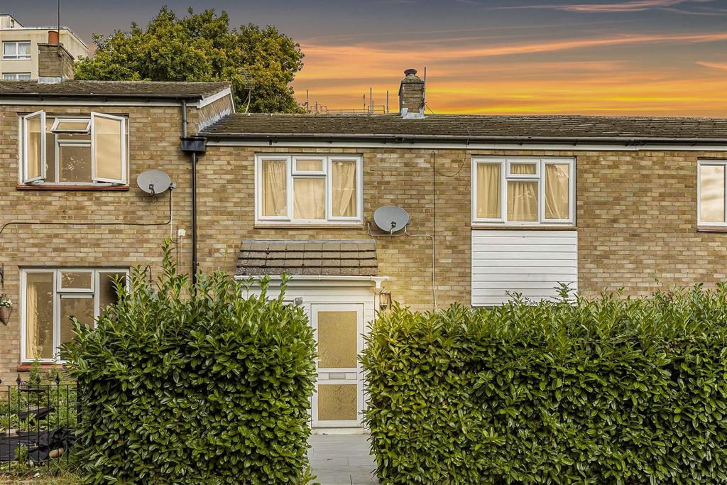 Poynders Hill, Hemel Hempstead 3 bed terraced house £1,600 pcm (£369 pw)