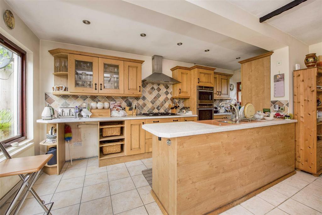 Oakwood Road, Bricket Wood, St. Albans 5 bed detached house £925,000