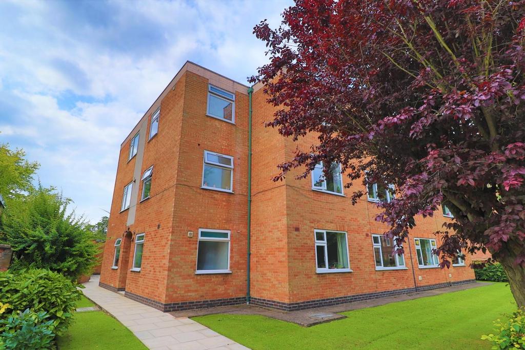 18 Knighton Drive, Stoneygate, Leicester 2 bed apartment £825 pcm (£