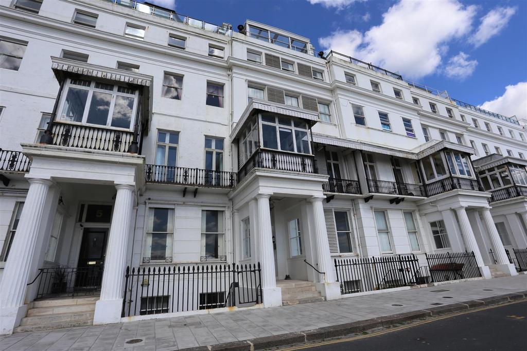 Chichester Terrace, Brighton 2 bed flat £1,400 pcm (£323 pw)