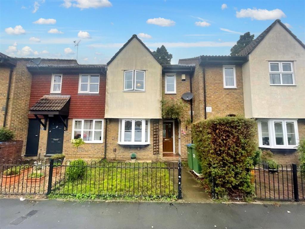 Churchfield Road, WaltonOnThames 3 bed terraced house £1,625 pcm (£