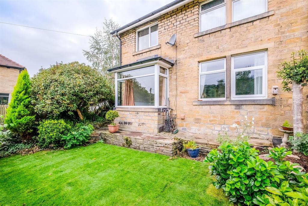 Halifax Road, Ripponden 3 bed end of terrace house £174,000
