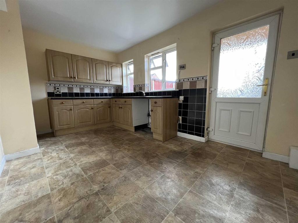 Station Road, BangoronDee. 3 bed terraced house £190,000