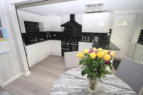 18 Ashbourne Way, Cleckheaton, BD19 5JA