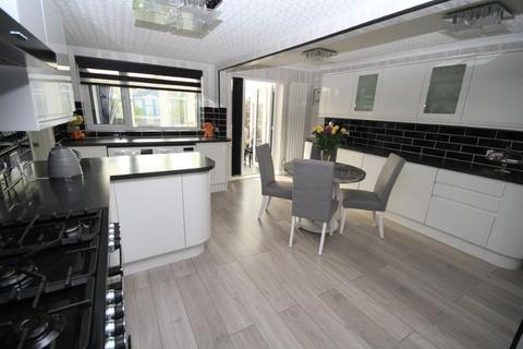 18 Ashbourne Way, Cleckheaton, BD19 5JA