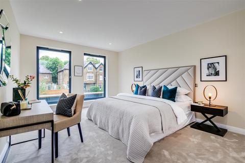4 bedroom semi-detached house for sale - Queens Ride, Barnes, London
