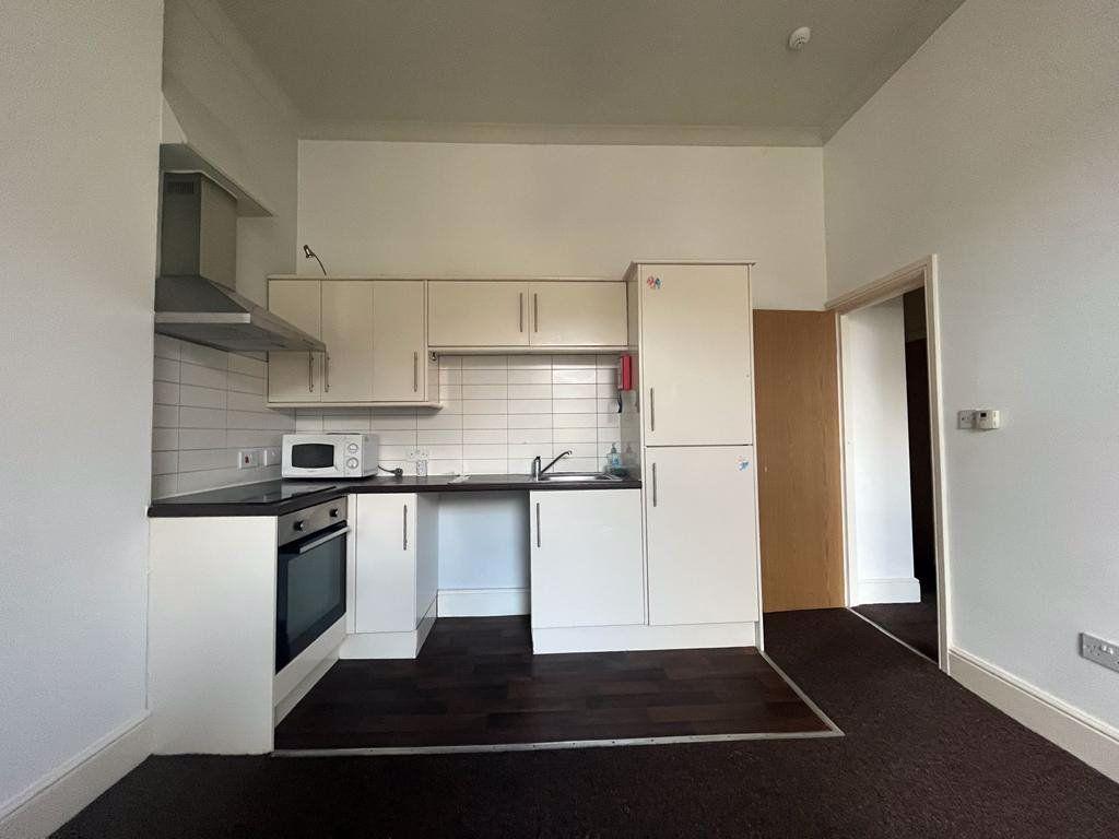 Queen Street, Blackpool, Lancashire 2 bed flat £433 pcm (£100 pw)