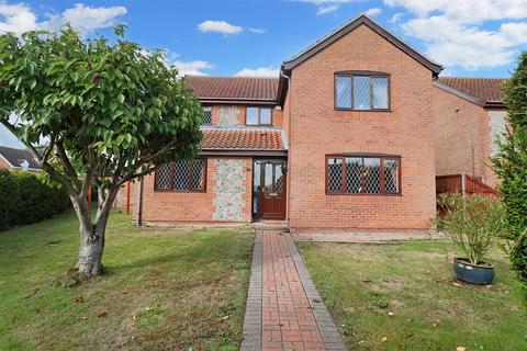 4 bedroom detached house for sale - Pickwick Drive, Blundeston, Lowestoft