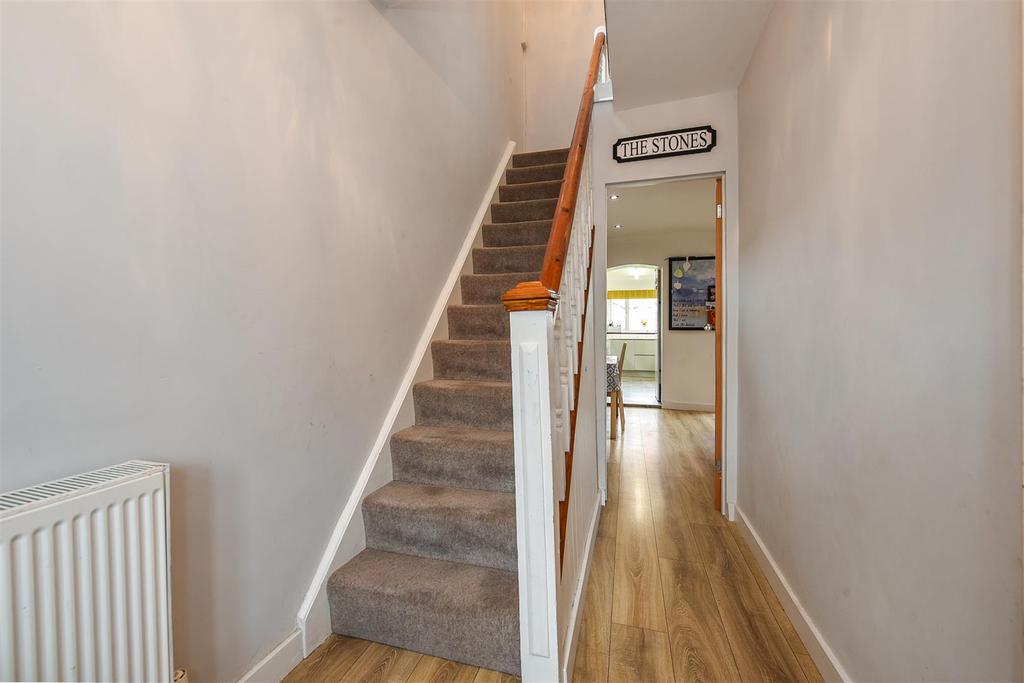 Foxcotte Road, Charlton, Andover 3 bed detached house £375,000